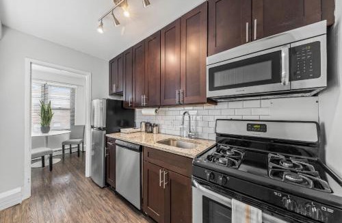 Hyde Park Apartment | FRONTDESK Open 1 BR Apt near Lake Michigan