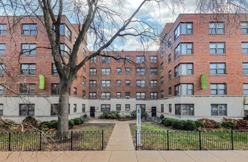 Hyde Park Apartment | FRONTDESK Open 1 BR Apt near Lake Michigan