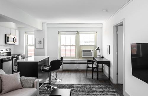 Central West End Apartment | FRONTDESK Open 2 BR Apt 5 miles to Downtown STL
