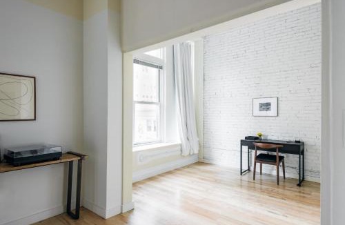 Downtown St. Louis Apartment | FRONTDESK Open 2BR near the Enterprise Center