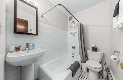 Hyde Park Apartment | FRONTDESK Open Modern 1 BR Apt by Hyde Park