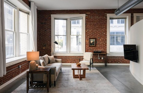 Downtown St. Louis Apartment | FRONTDESK Spacious 2 BR Apt in Downtown STL