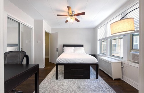 Kenwood Apartment | FRONTDESK Spacious 3 BR Apt near Jackson Park