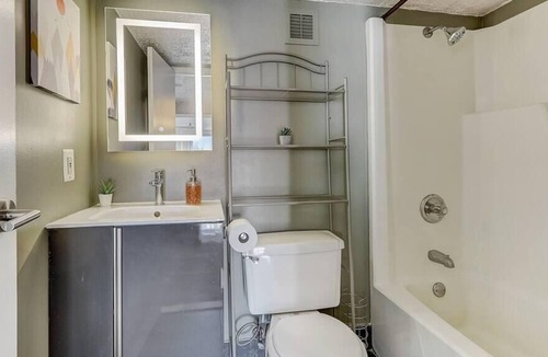 Gayborhood Apartment | Frontdesk | Spacious 1 BR in Midtown