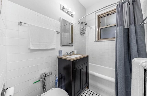 Hyde Park Apartment | FRONTDESK Studio Apt by University Park Garden