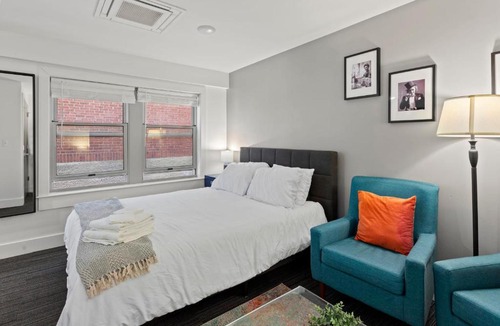 Hanover Place Apartment | FRONTDESK Studio Apt near Boulevard Brewing