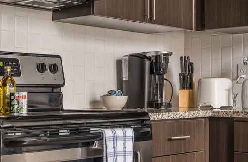 Downtown Des Moines Apartment | Frontdesk | Stylish 1BR Apt in Downtown