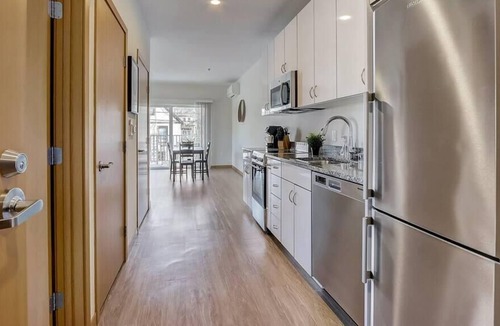 Lower East Side Apartment | Frontdesk | Sunny 1 BR near River (Dogs Welcome)