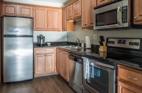 Gateway District Apartment | Frontdesk | Updated 1BR Apt Near the River