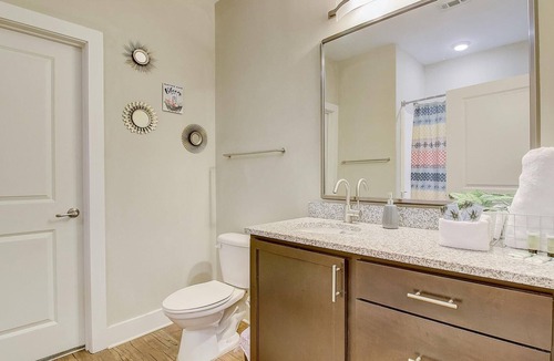 SouthPark Apartment | Frontdesk | Updated Studio Apt w/ Parking