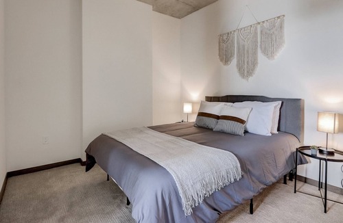 Lower East Side Apartment | FRONTDESK Urbanite Apts Lower East Side Milwaukee