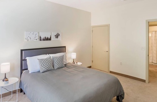 Oakland Apartment | Frontdesk | Vibrant 1BR Suite in West Oakland