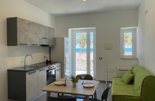 Marina Apartment | Fronte mare Levante - piano terra