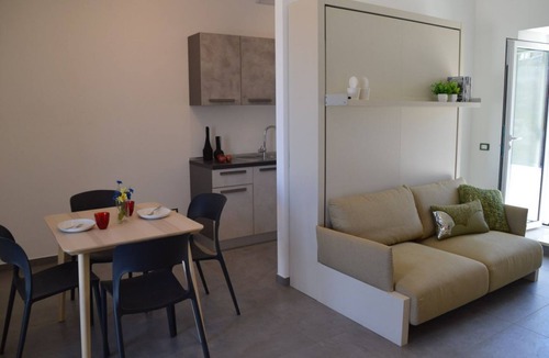 Marina Apartment | Fronte mare Alba chiara - piano terra sx