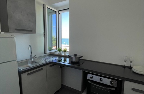 Marina Apartment | Fronte mare Alba chiara - 1° piano sx