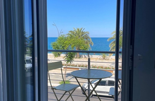 Marina Apartment | Fronte mare Alba chiara - 1° piano sx
