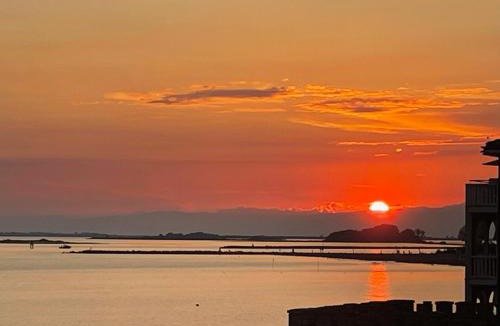 Grado Historic Centre Apartment | Fronte mare con parcheggio!