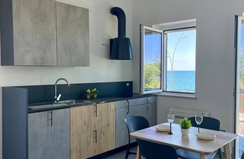 Marina Apartment | Fronte mare Levante - primo piano