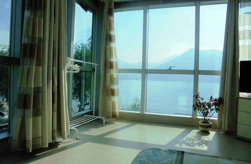 Marone Apartment | Frontlake Cristal Loft with garden