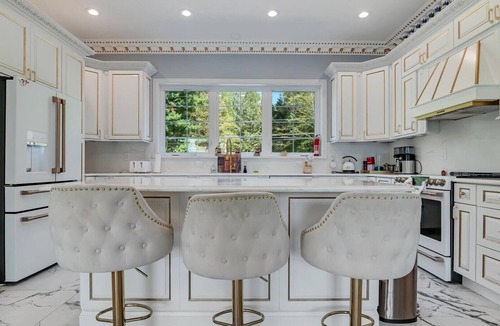 Blakeslee Ski Chalet | Frontlake Luxury Pocono Mansion