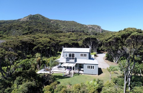 Tryphena House | Frosty's Retreat - Great Barrier Island Home
