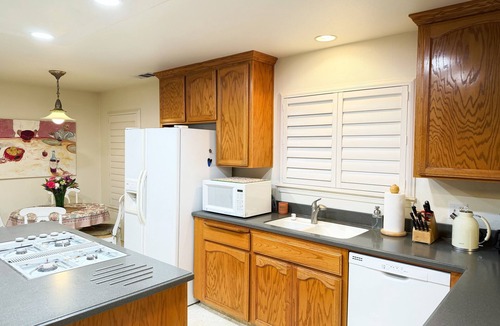 Madera House | Full 3-Bdrm home, EV charger & space to park anything.