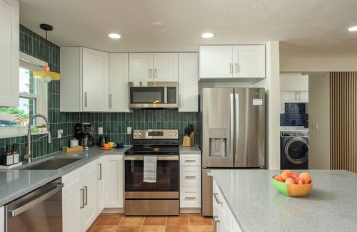 Berkley Condo | ☀Full Amenities, Two King Beds each w/private ensuite bathroom, Centrally located☀