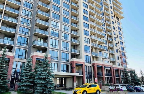Haysboro Apartment | Full Apartment at Train Station