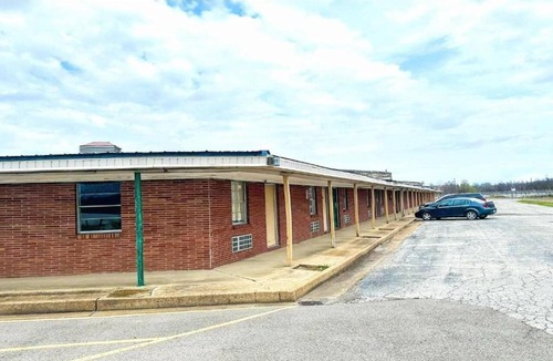 Marked Tree Apartment | Full Bed|Non-Smoking