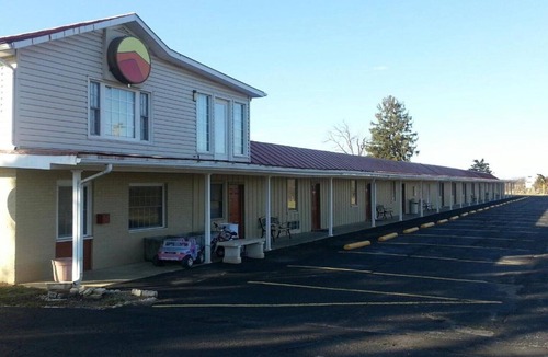 Natural Bridge Apartment | Full Bed Non-Smoking
