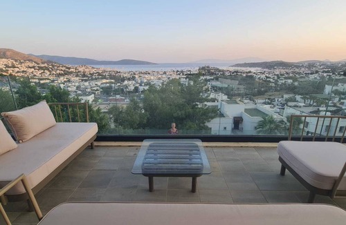 Bodrum City Center Apartment | Full castle view - Brutalist - 3 Bedroom 3 Bathroom in the heart of Bodrum