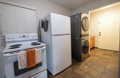 Grandview House | Full clean 3-bedroom house close to stadiums and pet friendly!