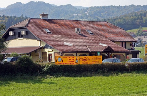 Medvode House | Full equeped guest house 10 rooms*** ensuite, kitchen, free parking garden ..