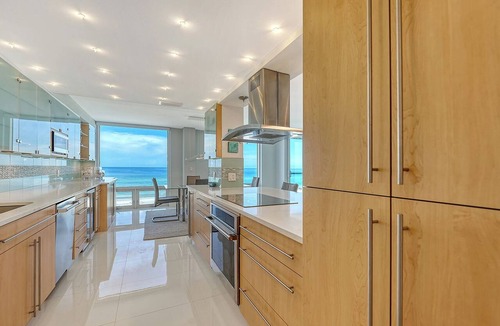 Longboat Key Condo | Full Gulf Front Gorgeous Condo . Directly on the Gulf