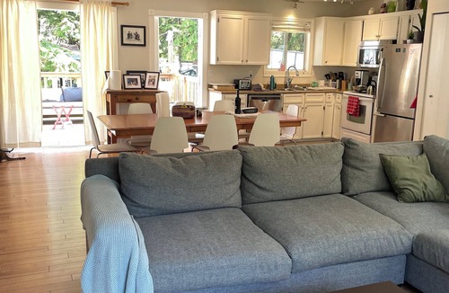 Deep Cove House | Full House steps from Mount Seymour Provincial Park and minutes to Deep Cove
