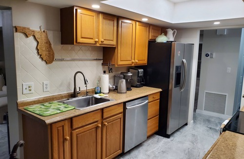 South Venice House | FULL HOUSE WITH PRIVATE HEATED POOL FOR RENT 3 BEDROOMS, 2 BATHROOMS.