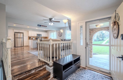 Bennington House | Full kitchen <30 Min to Zoo Gym nearby W/D Air hockey table Fireplace
