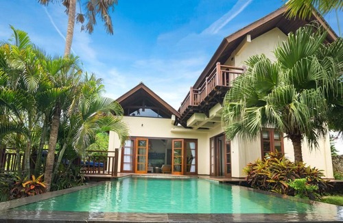 Jimbaran Bay Villa | Full kitchen facilities and a living room & Beach View