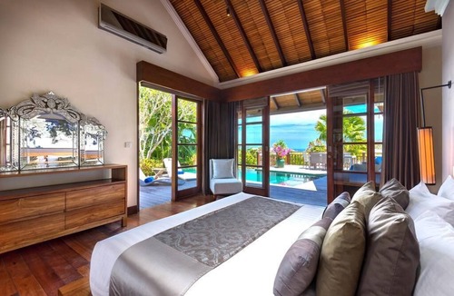 Jimbaran Bay Villa | Full kitchen facilities and a living room & Beach View