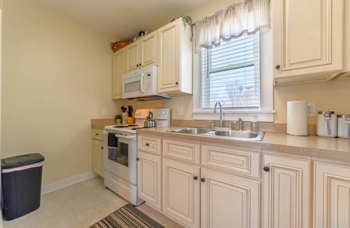 Alpena House | Full Kitchen|Location|Family Friendly