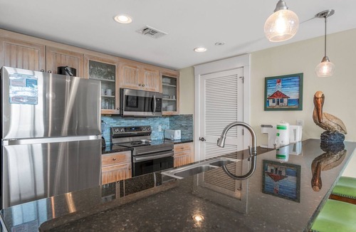 Baytowne Wharf Condo | Full Kitchen ~ Private Balcony ~ Resort Pool