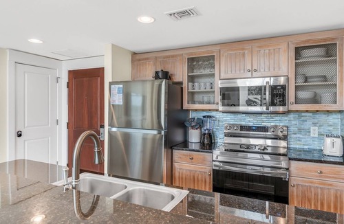 Baytowne Wharf Condo | Full Kitchen ~ Private Balcony ~ Resort Pool