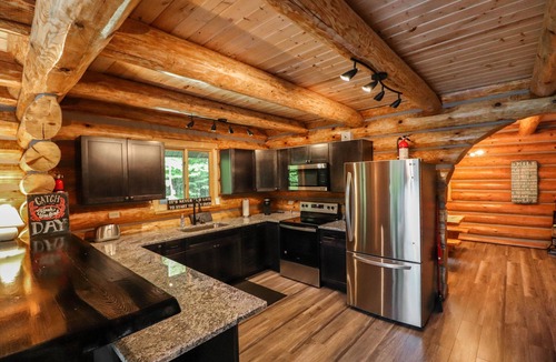 Mercer House | Full Log House Near Golf Course & UTV/Snowmobile Trails