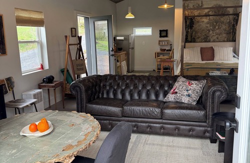 Williamsburg Cabin | Full Moon Hollow. Open plan studio cabin in tranquil Renick as a perfect getaway