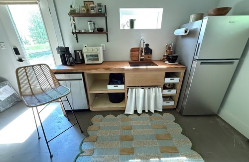 Williamsburg Cabin | Full Moon Hollow. Open plan studio cabin in tranquil Renick as a perfect getaway