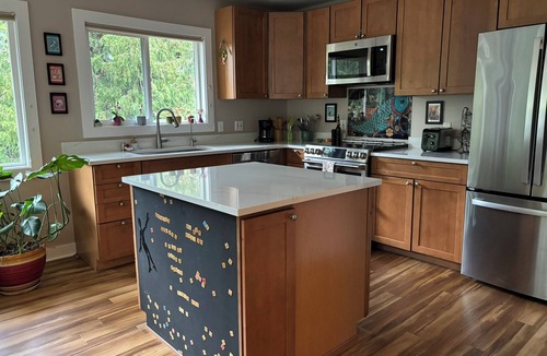 Gatewood House | Full property, delightfully decorated, yard, patio, hot tub.