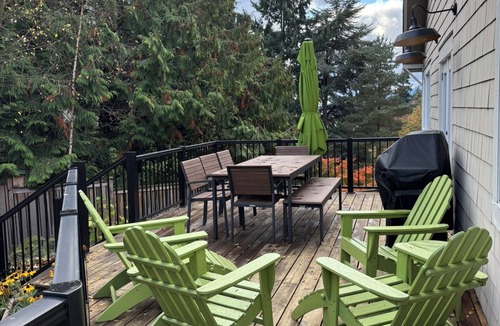 Gatewood House | Full property, delightfully decorated, yard, patio, hot tub.
