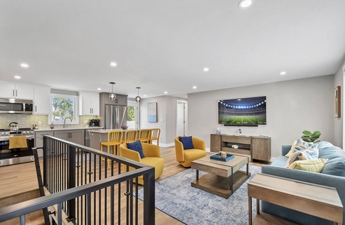 Green Bay House | FULL Remodel, loaded Entertainment Garage! Steps to Lambeau, Titletown, Resch!