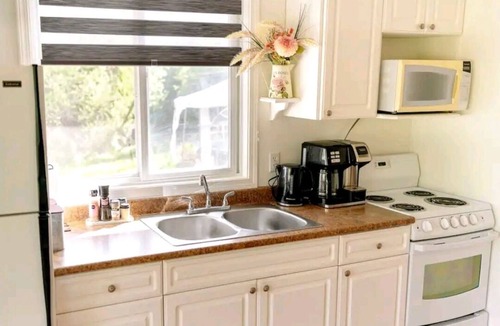 East Hill Apartment | Full Suite! Private and Secluded Deck/Yard! Central to Vernon! Pet Friendly!n