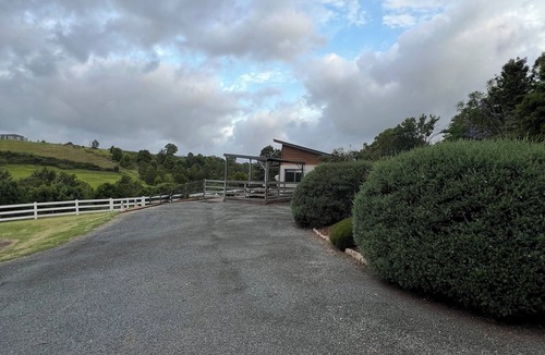 Boat Harbour Cottage | Fully Accessible 2 bed Farm Stay